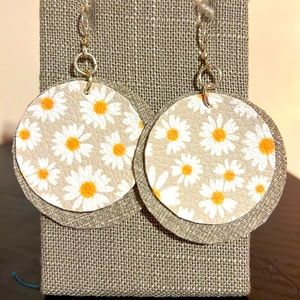 Round earrings